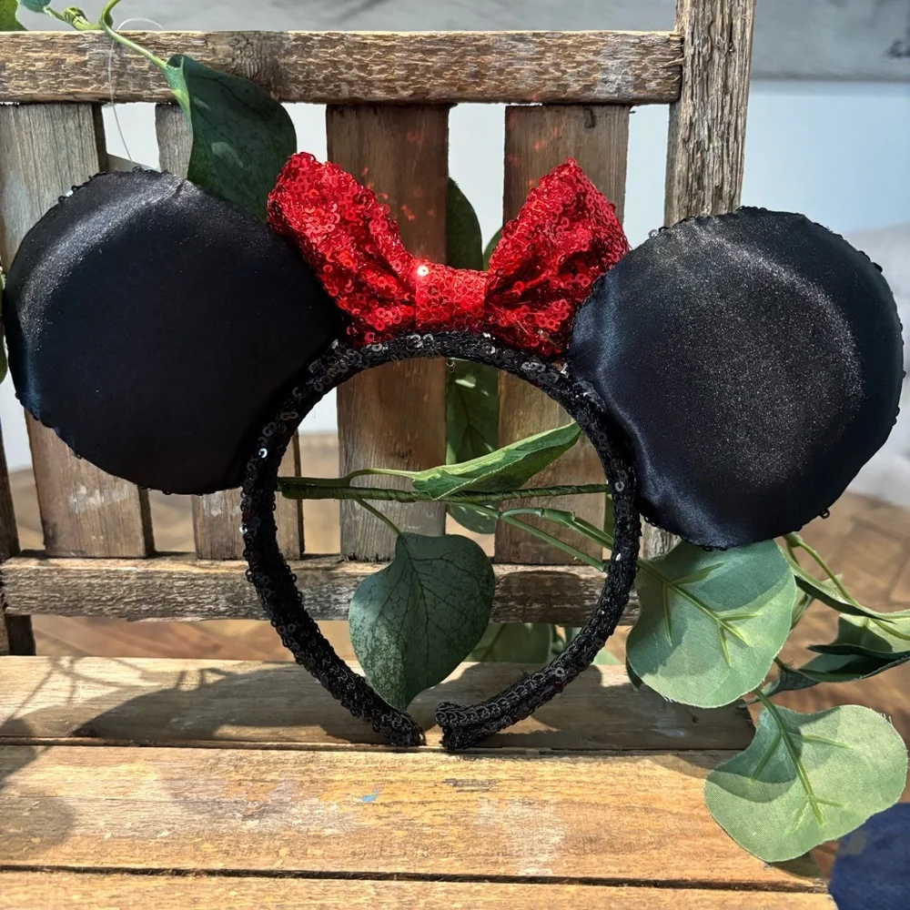 DISNEY PARKS MINNIR Red Polka Dot Bow Mouse Ears Headband